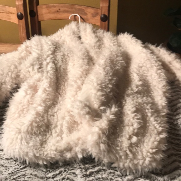 Express Faux Llama Coat - Picture 5 of 8